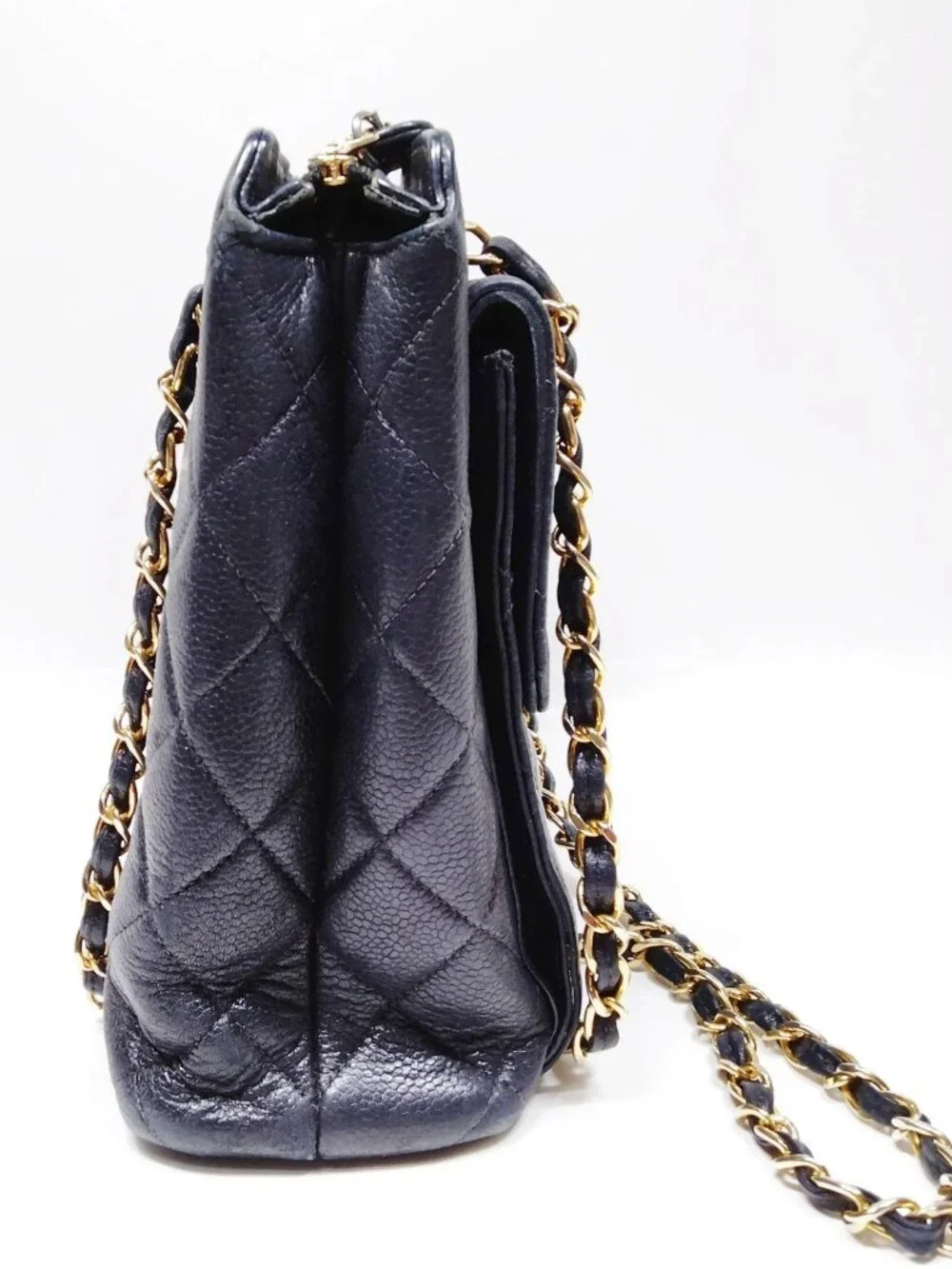 Authentic Chanel Vintage CC Shoulder Bag Black Quilted Leather Gold Chain Bag - Picture 4 of 16